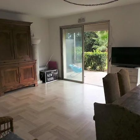 68sqm 1 Bdr Flat Town Centre And Beaches アパート アンティーブ