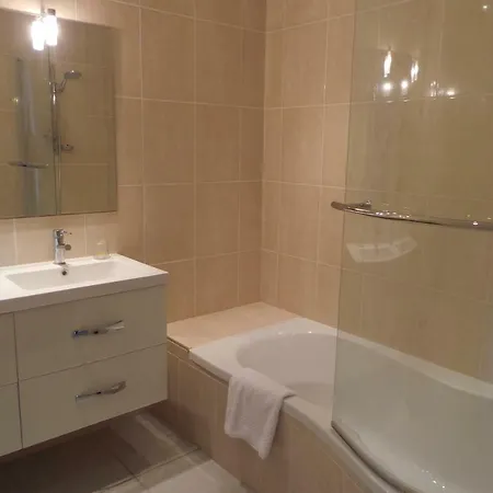 68sqm 1 Bdr Flat Town Centre And Beaches *